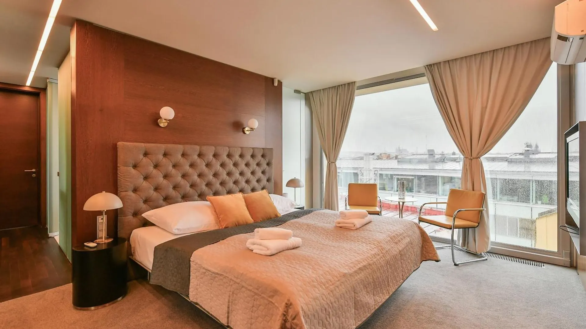 Presidential Penthouse, 303M2, Jacuzzi On Terrace, Sauna, 6Bdrm, 4Bthrm, Ac, Lift Praag Tsjechië