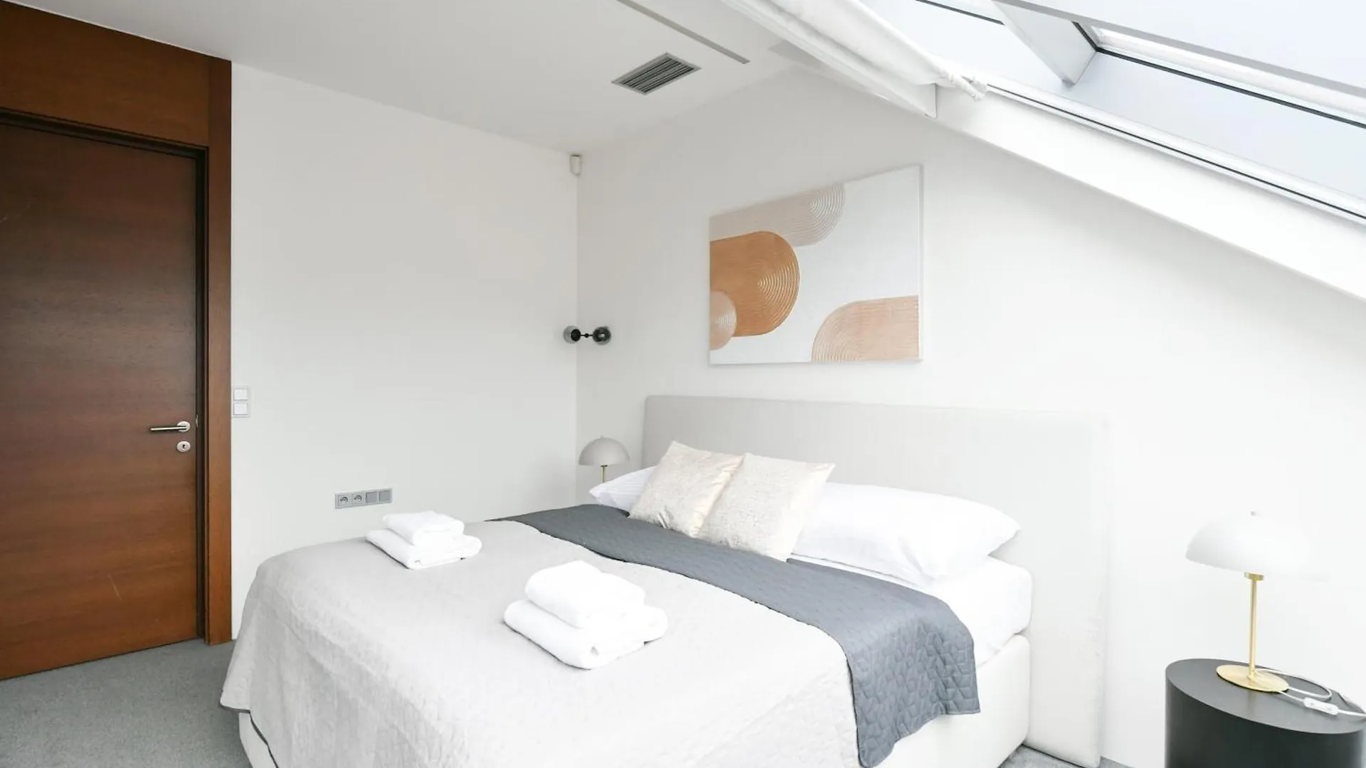 Presidential Penthouse, 303M2, Jacuzzi On Terrace, Sauna, 6Bdrm, 4Bthrm, Ac, Lift Praag Appartement