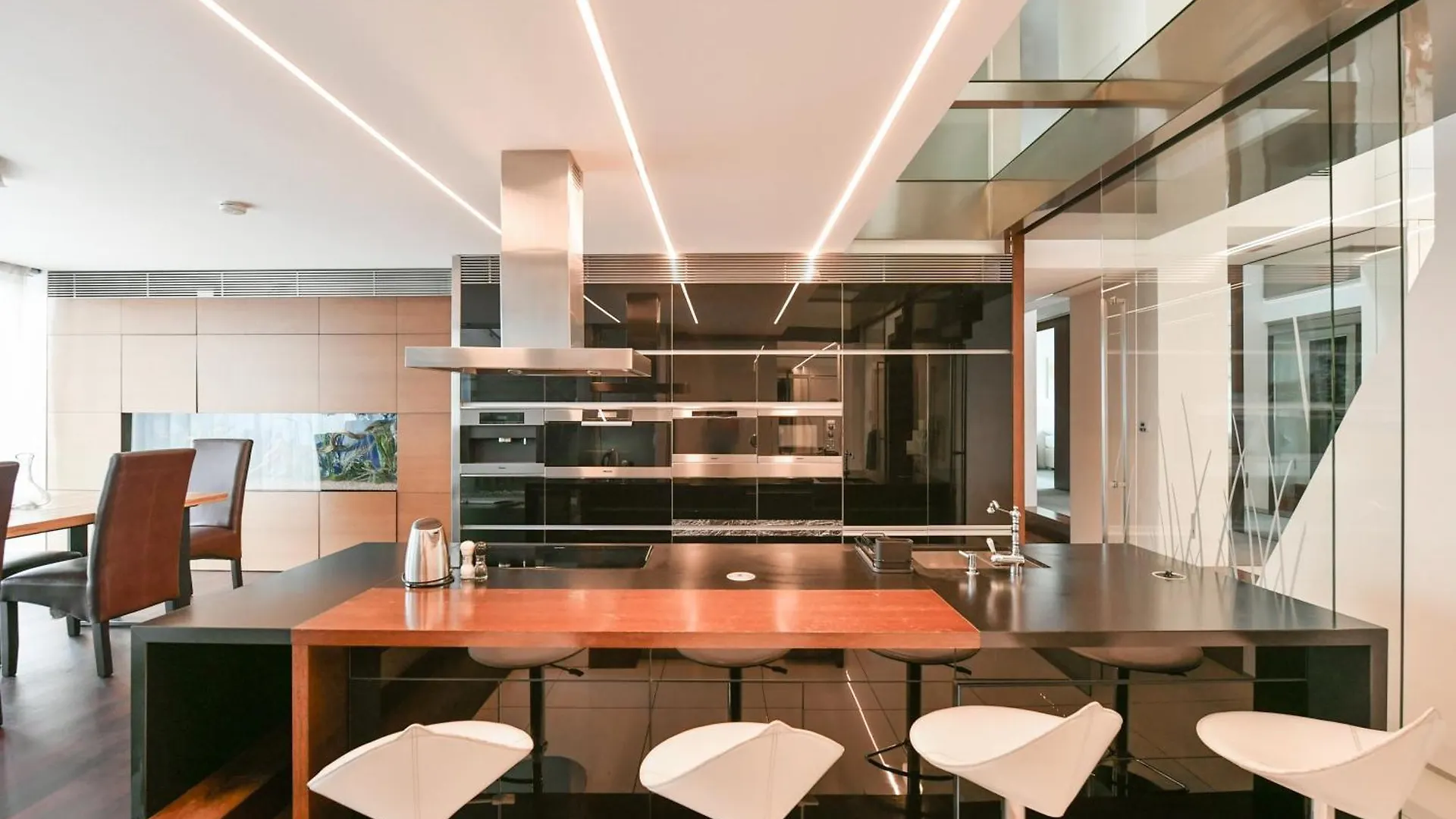 Presidential Penthouse, 303M2, Jacuzzi On Terrace, Sauna, 6Bdrm, 4Bthrm, Ac, Lift Praag