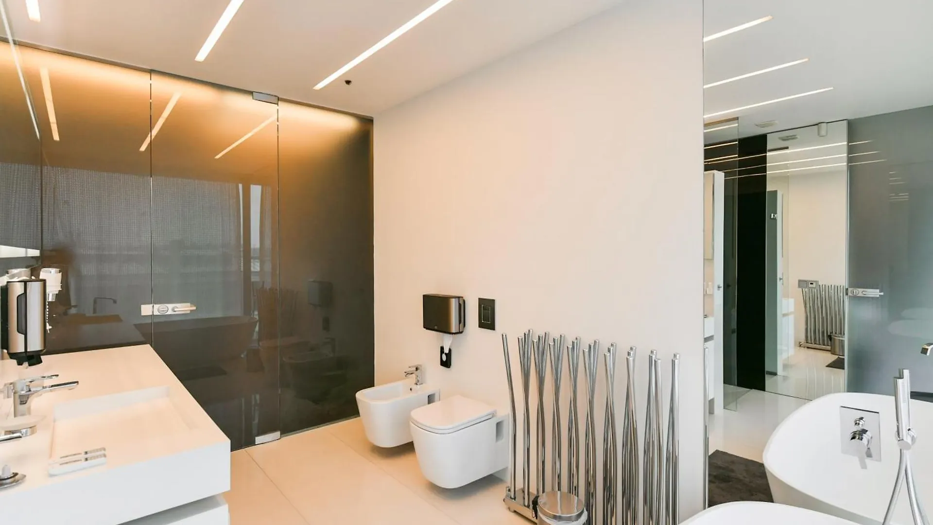 Presidential Penthouse, 303M2, Jacuzzi On Terrace, Sauna, 6Bdrm, 4Bthrm, Ac, Lift Praag