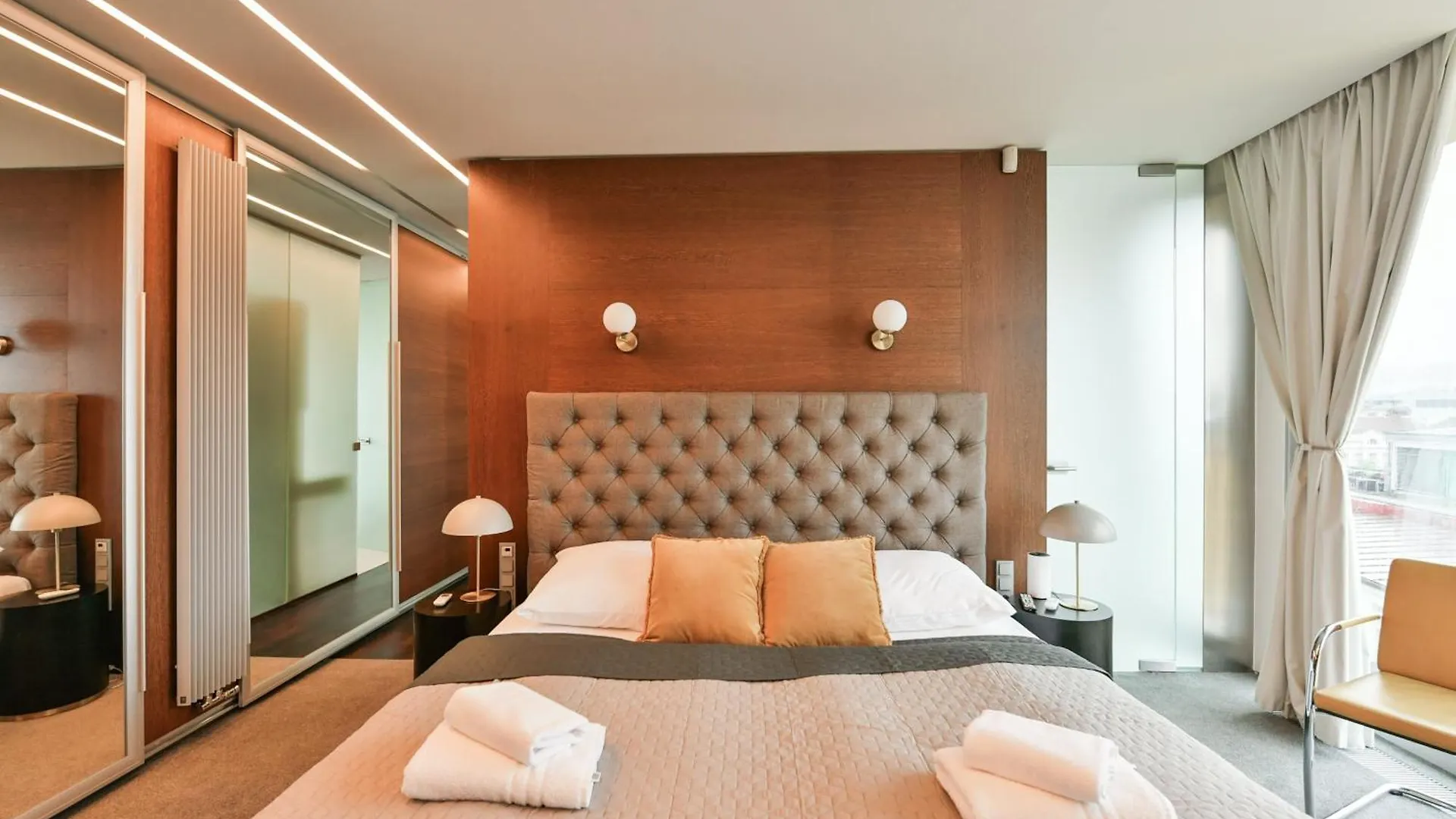 Appartement Presidential Penthouse, 303M2, Jacuzzi On Terrace, Sauna, 6Bdrm, 4Bthrm, Ac, Lift Praag
