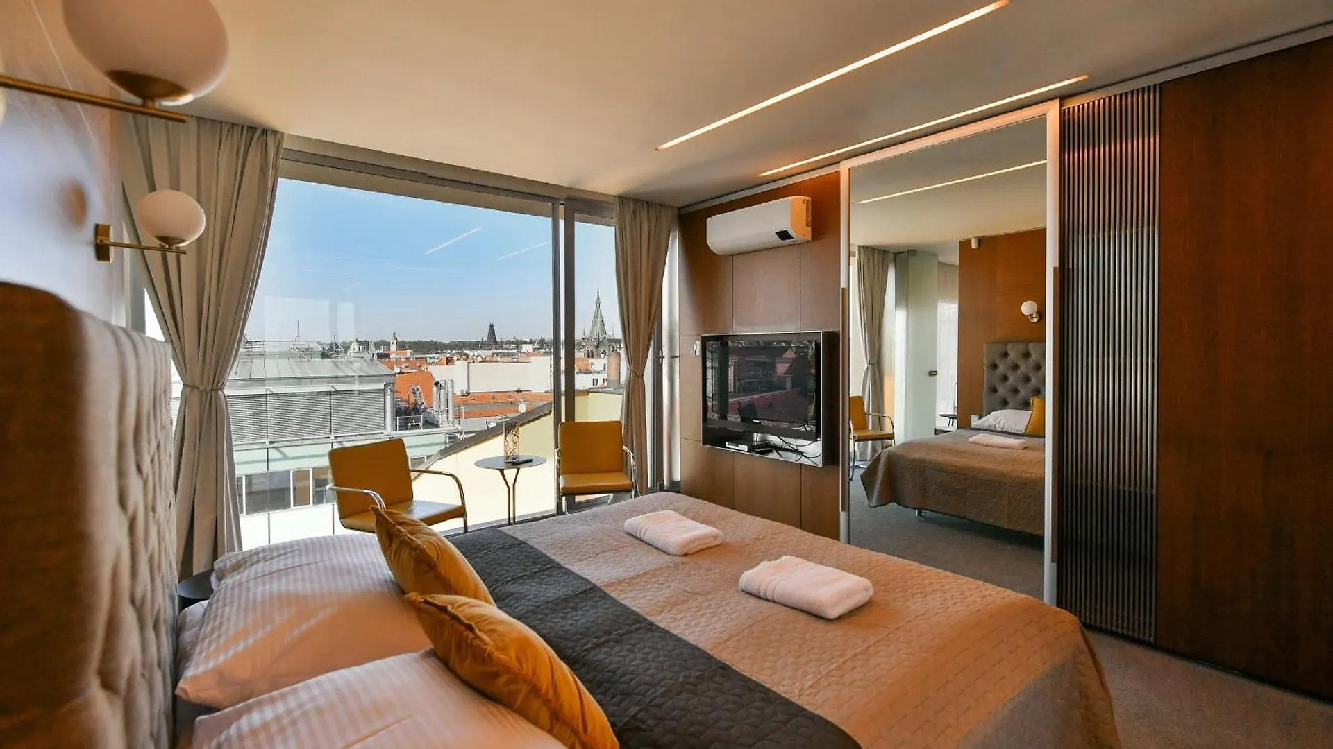 Presidential Penthouse, 303M2, Jacuzzi On Terrace, Sauna, 6Bdrm, 4Bthrm, Ac, Lift Praag Tsjechië