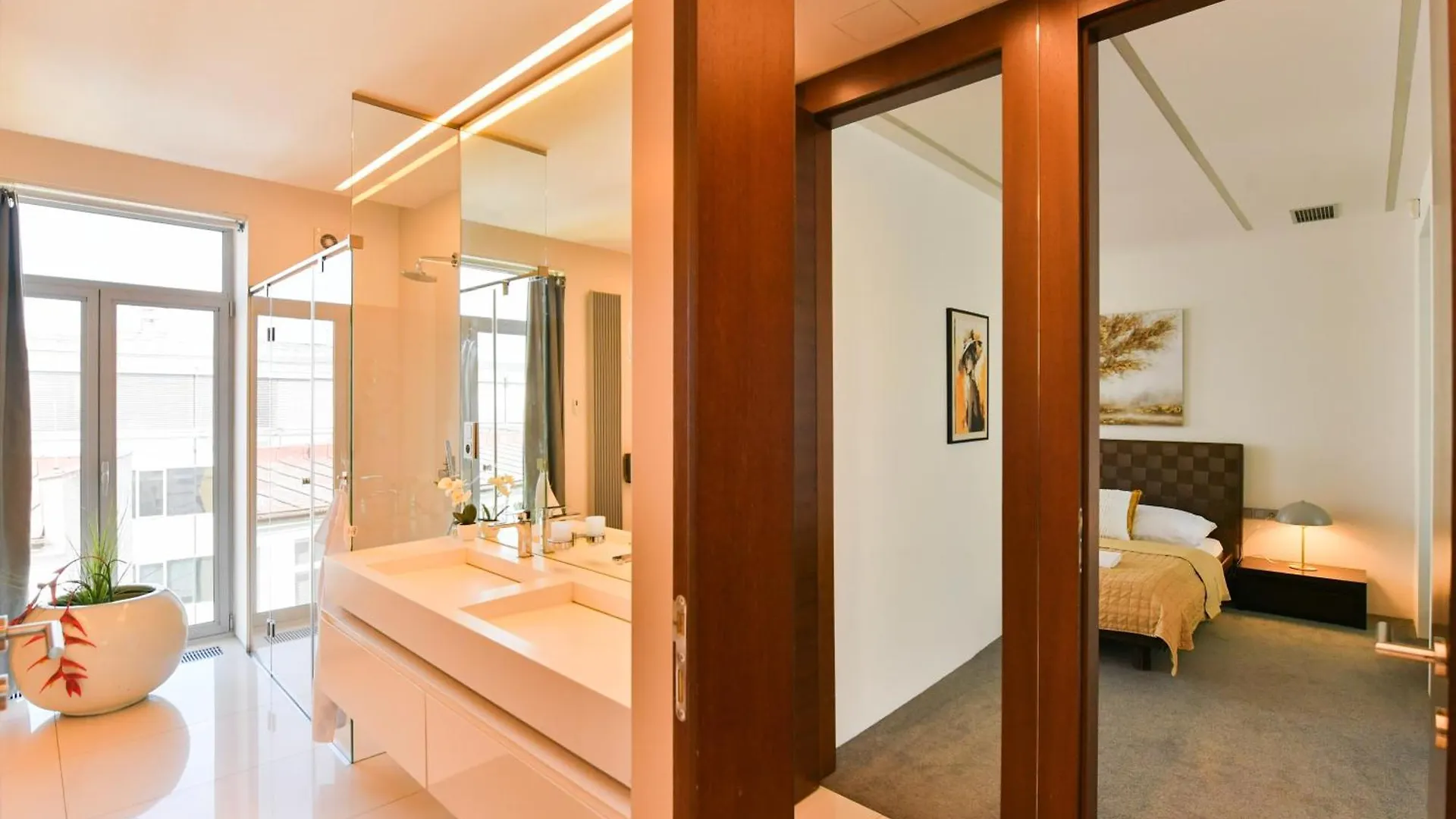 Presidential Penthouse, 303M2, Jacuzzi On Terrace, Sauna, 6Bdrm, 4Bthrm, Ac, Lift Praag 0*,