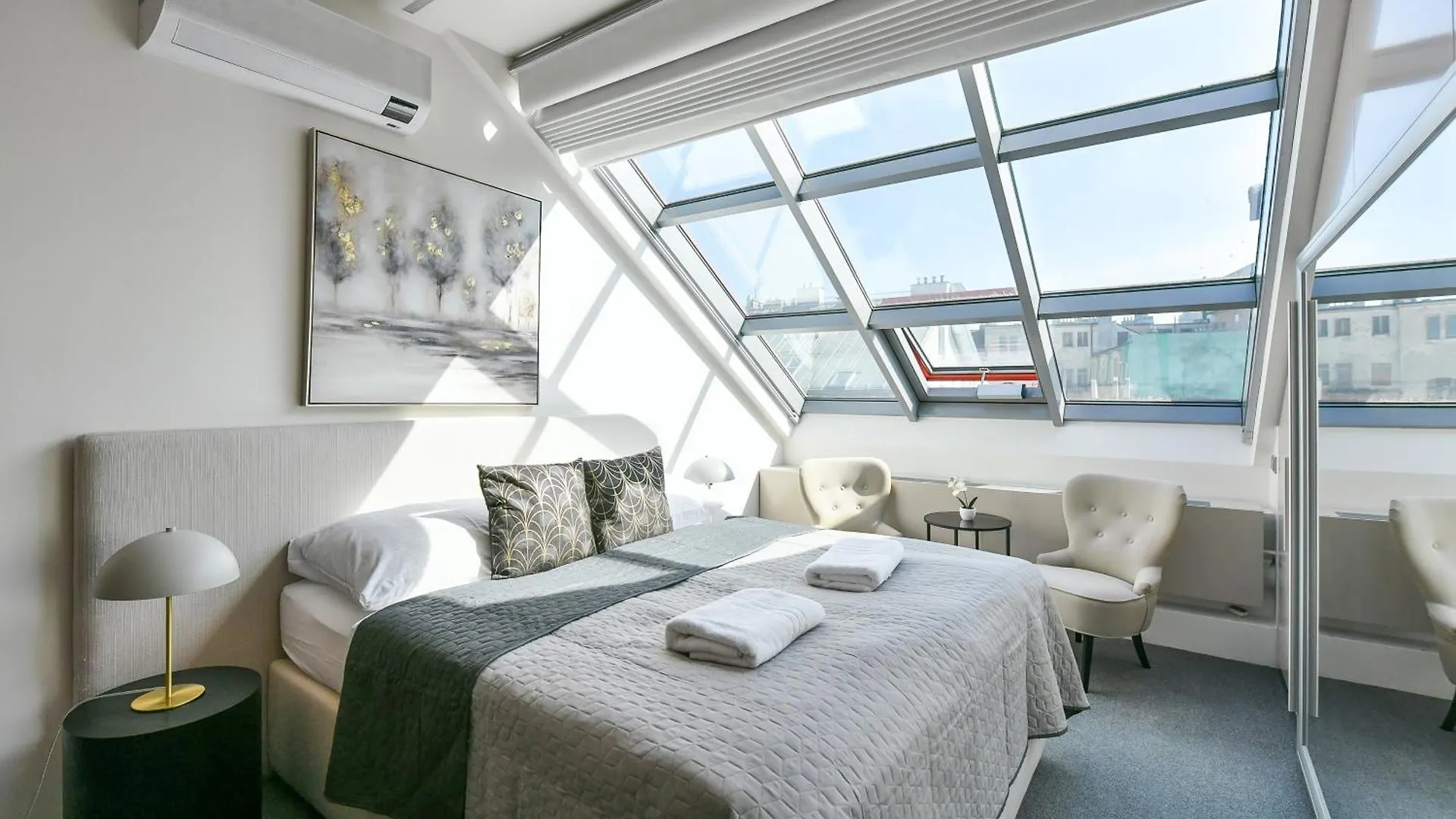 Presidential Penthouse, 303M2, Jacuzzi On Terrace, Sauna, 6Bdrm, 4Bthrm, Ac, Lift Praag