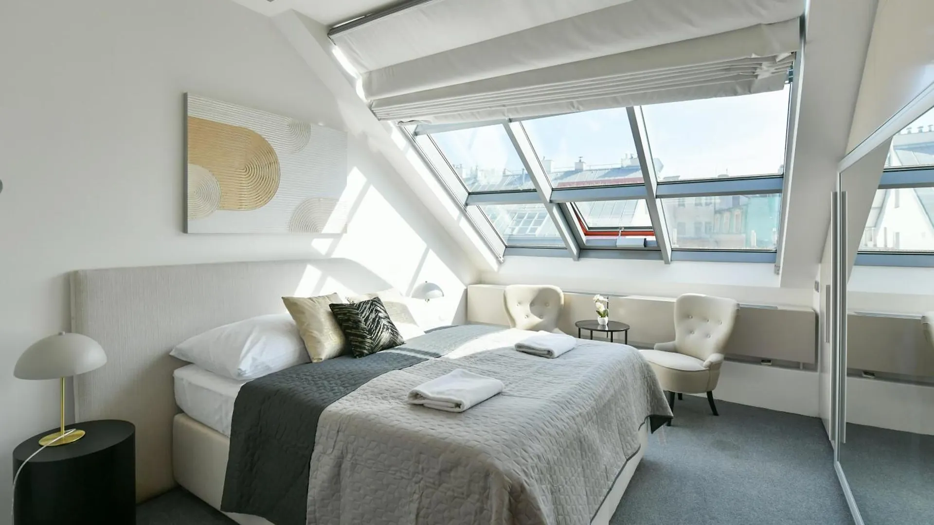 Presidential Penthouse, 303M2, Jacuzzi On Terrace, Sauna, 6Bdrm, 4Bthrm, Ac, Lift Praag