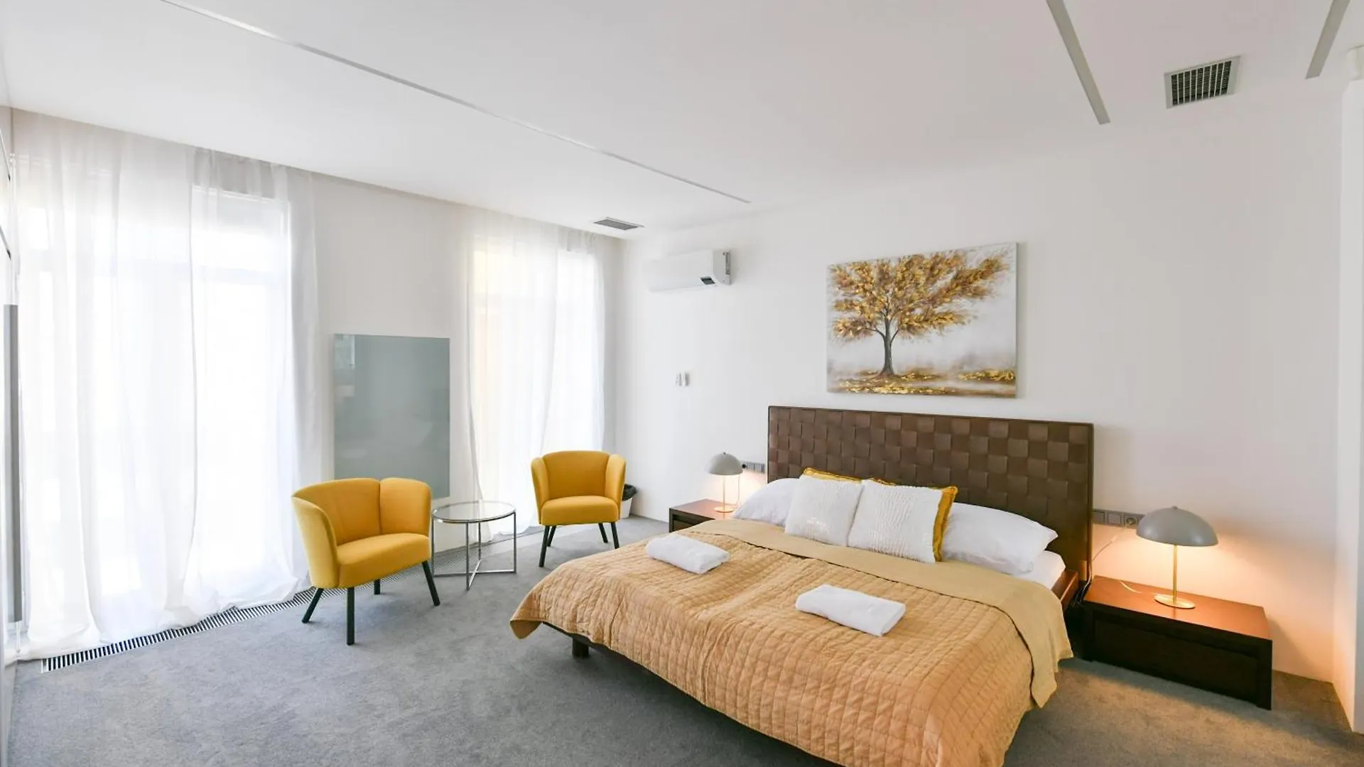 Appartement Presidential Penthouse, 303M2, Jacuzzi On Terrace, Sauna, 6Bdrm, 4Bthrm, Ac, Lift Praag