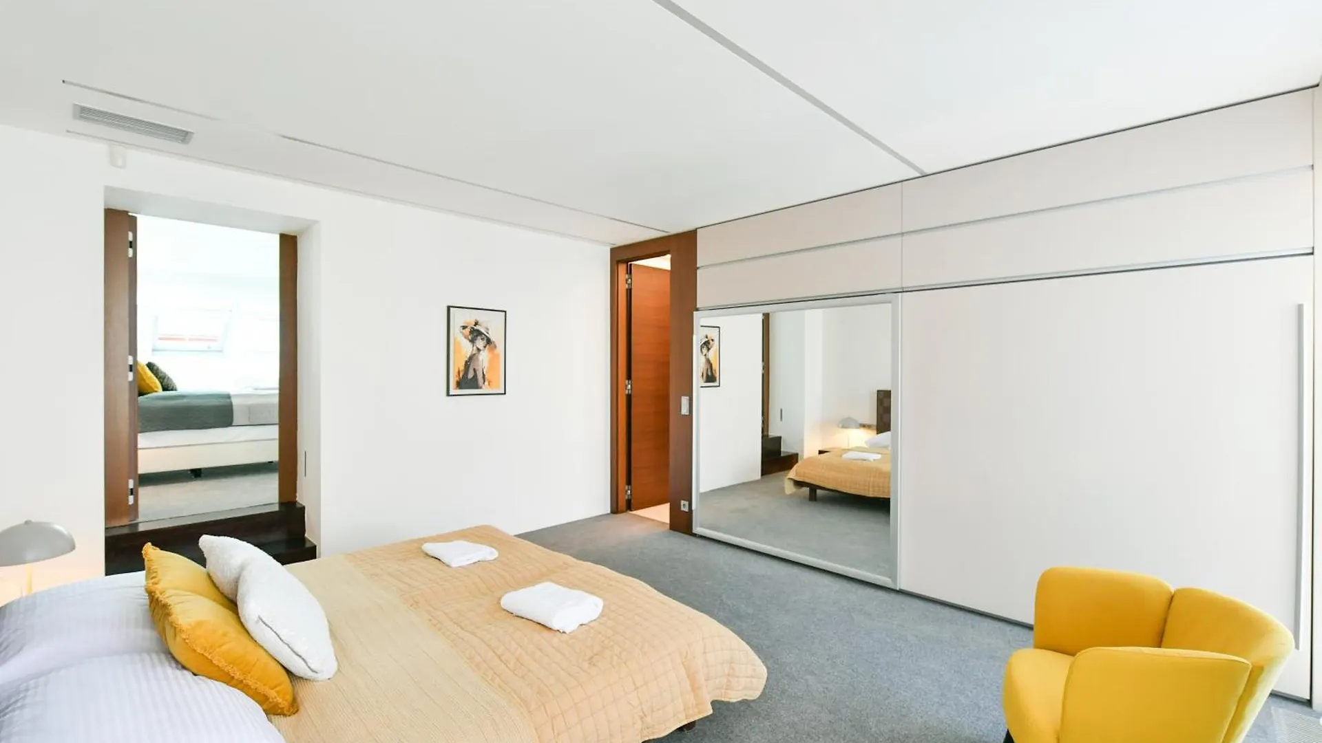 Appartement Presidential Penthouse, 303M2, Jacuzzi On Terrace, Sauna, 6Bdrm, 4Bthrm, Ac, Lift Praag