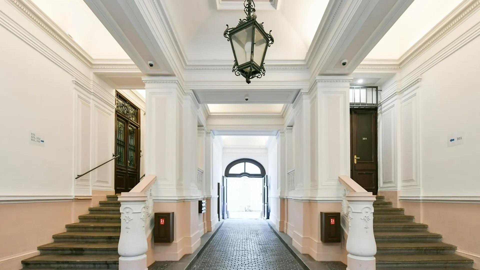 Appartement Presidential Penthouse, 303M2, Jacuzzi On Terrace, Sauna, 6Bdrm, 4Bthrm, Ac, Lift Praag